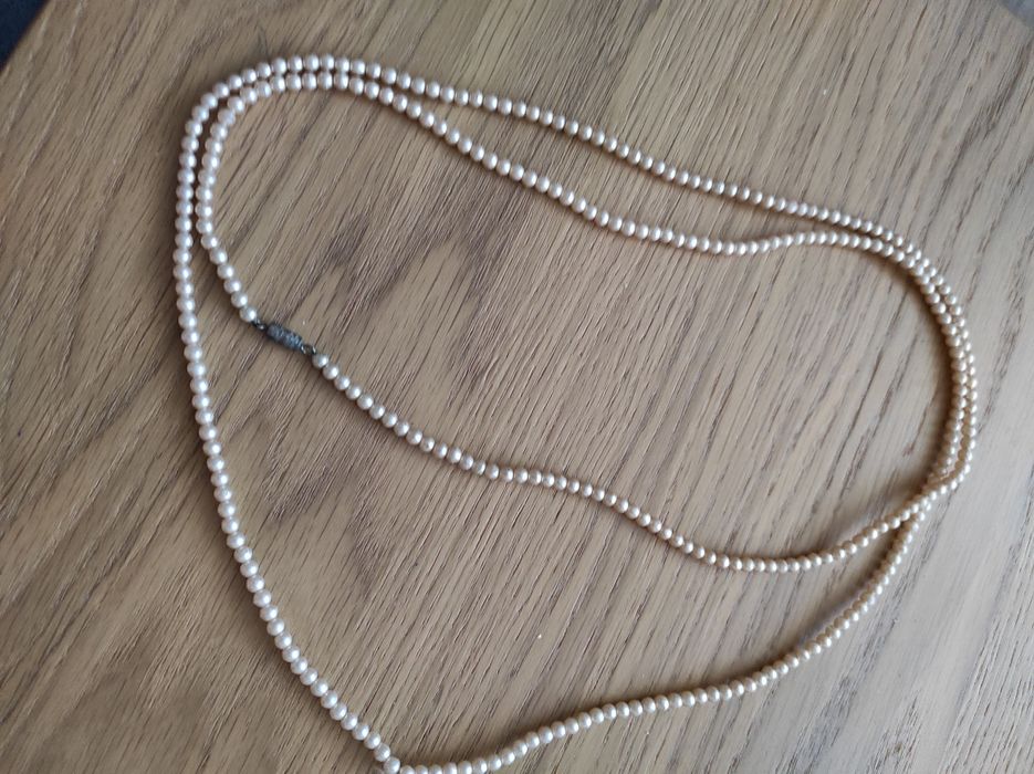 Naszyjnik perłowy długi drobne perły