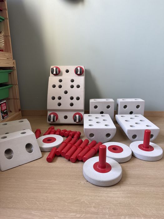 Klocki modu 11 duzycz czesci, 4 kolka jezdziki, 16 laczen