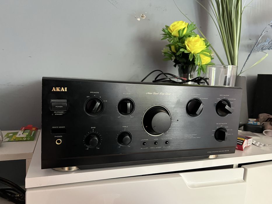 Akai AM 59 z oryginalnym pilotem