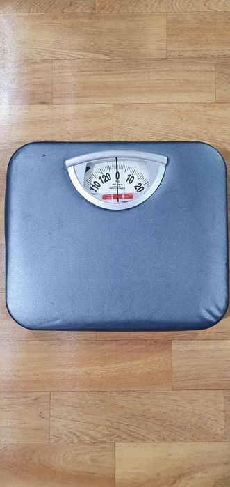 Balança EKS bom estado peso ate 130kg