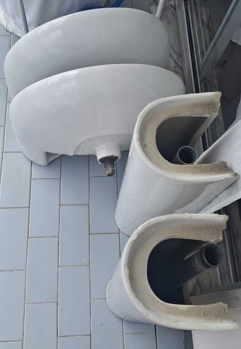 2 Lavatórios com coluna