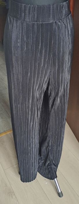 Eleganckie spodnie w prążki na wysoką osobę