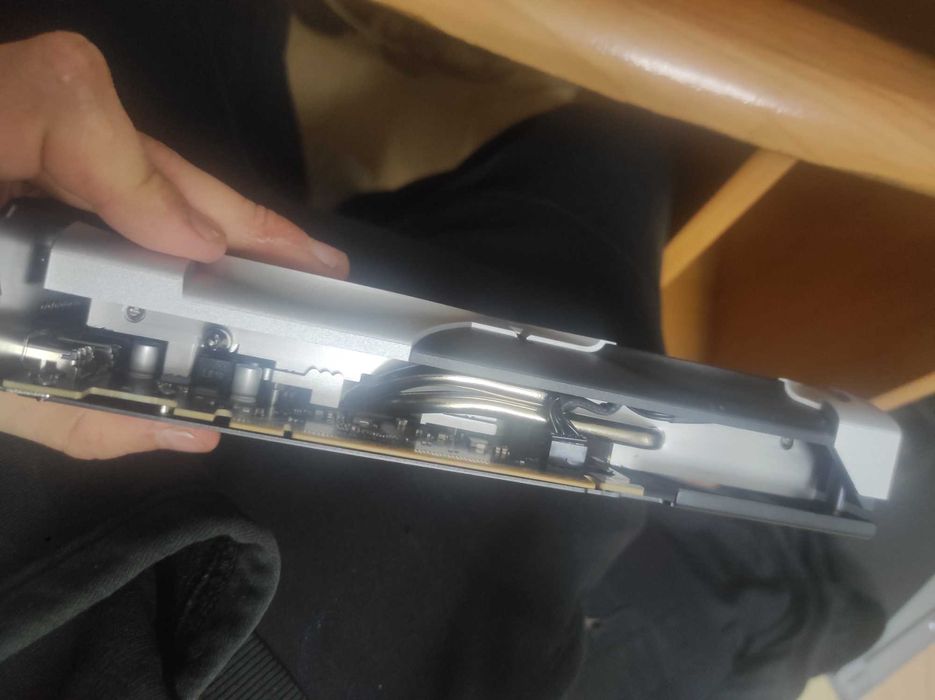 Zamienię za iphone rtx 5060ti ventus 2x oc plus  16gb