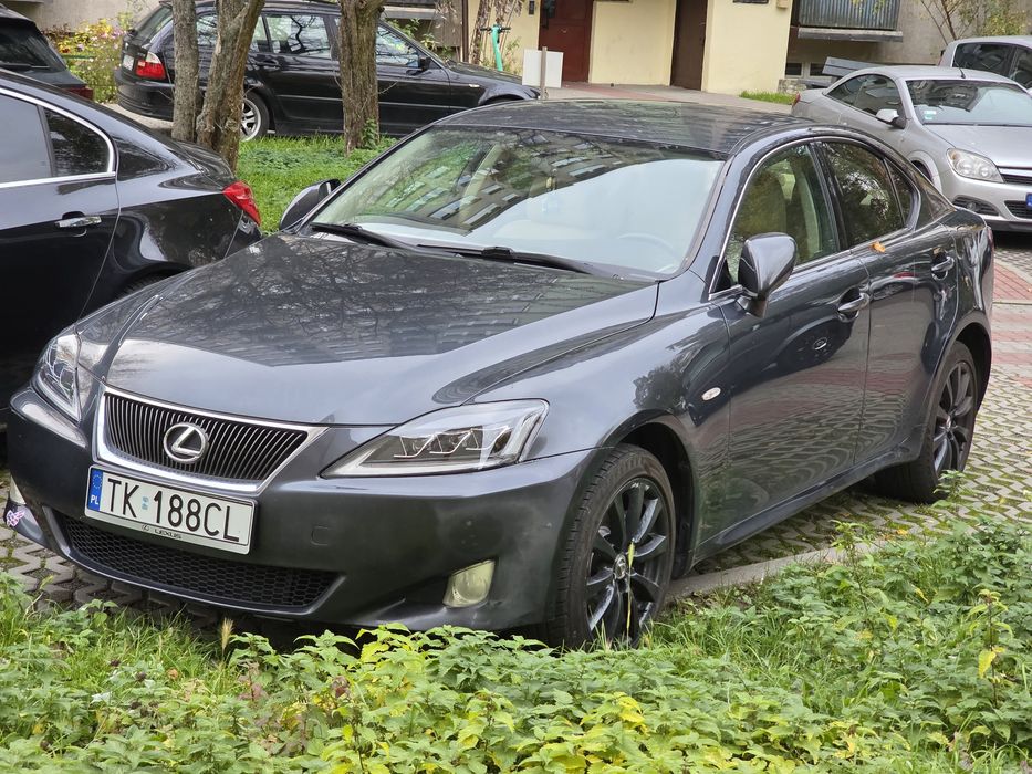 Lexus IS