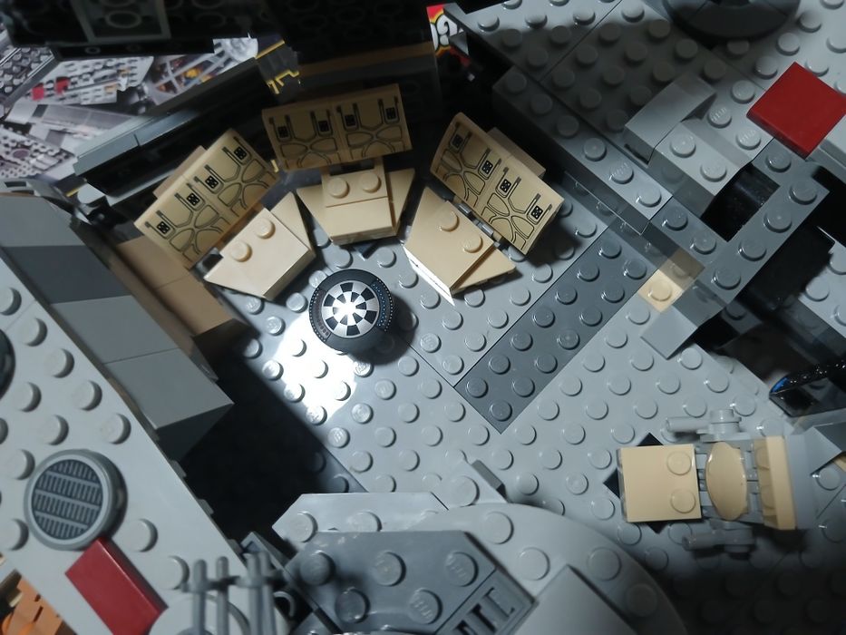 Lego star wars  millennium falcon