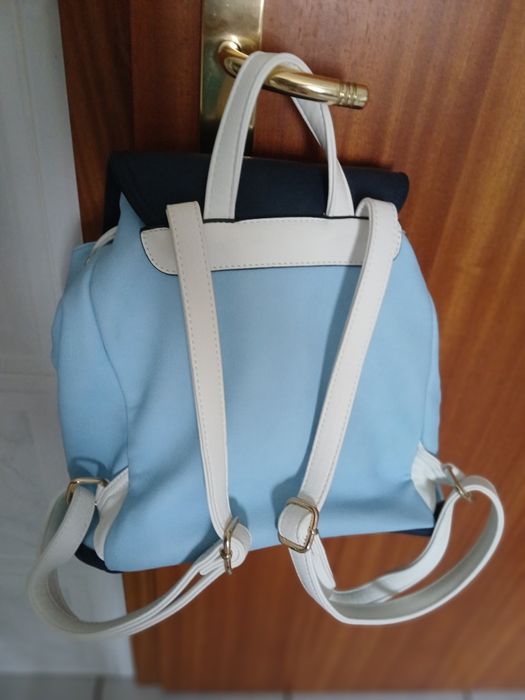 Mochila em.polipele versátil