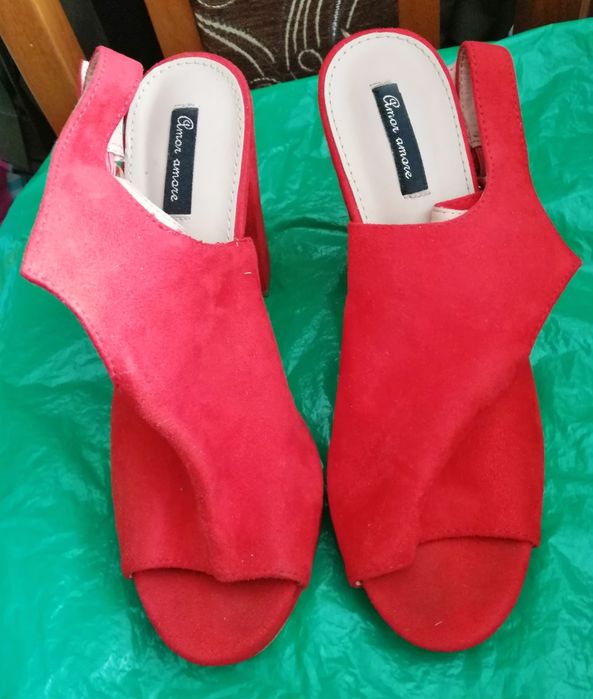 Sprzedam sandały na obcasie 39