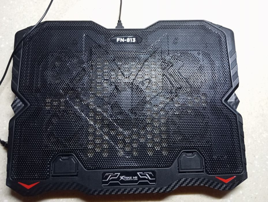 Охлаждающая подставка под ноутбук