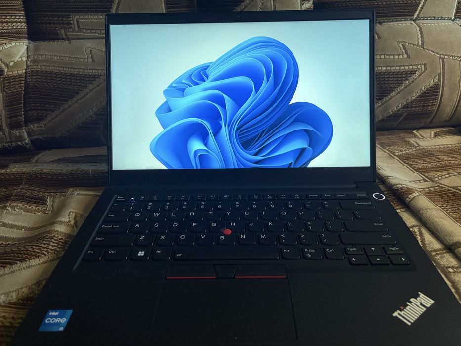 Ноутбук Lenovo ThinkPad E14 Gen 2 i5-1135U / 8GB / 256GB SSD в идеале