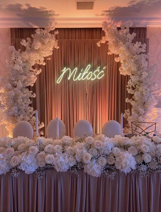 Neon na ściankę do zdjęć Napis LED Dekoracja tła za Parą Młodą