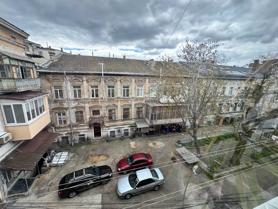 Простора квартира 110 м² біля Дерибасівської! Центр міста, діючий камін, газ, 4 окремі кімнати. Район «Книжки» та Соборної площі - Pogled 3