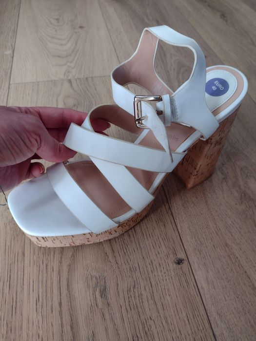 Sandały Stradivarius na korkowej platformie
