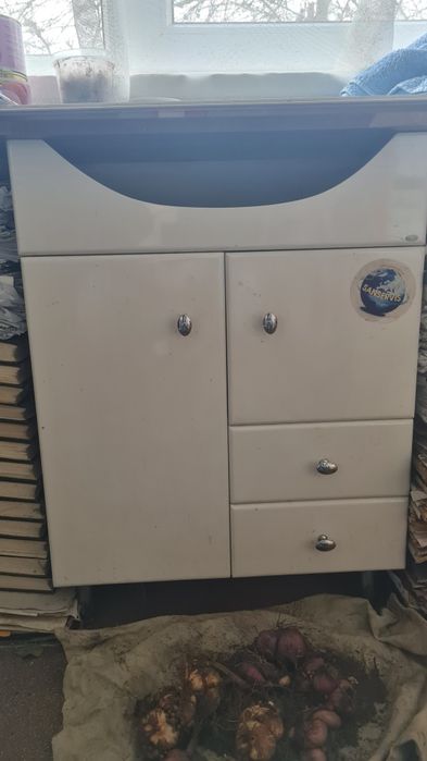 Тумба під умивальник.