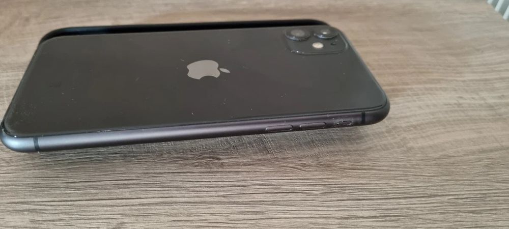 Czarny iPhone 11