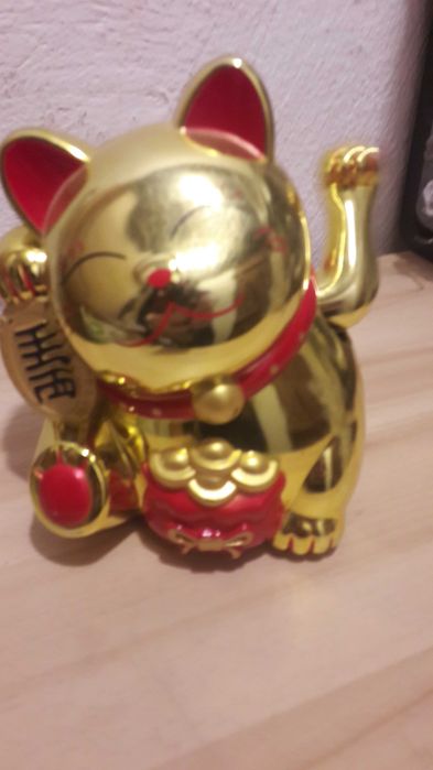 Figurka kota Maneki, chiński kot szczęścia z ruchomą łapką ok. 17 cm