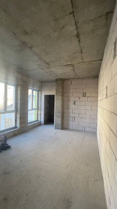 Продається простора 2 кімнатна на Наливайка