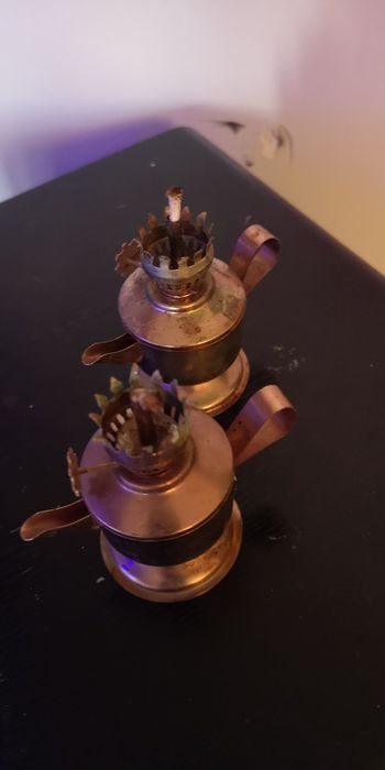 Dwie lampki naftowe miedziane miniaturki - bez klosza,  wys. ok 8 cm