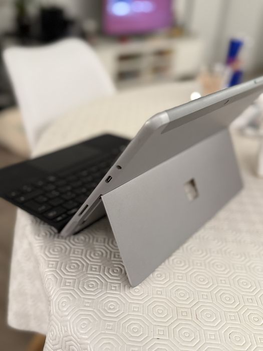 Microsoft Surface Go 2446199626098944001