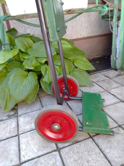 Тележка для лодочного мотора.