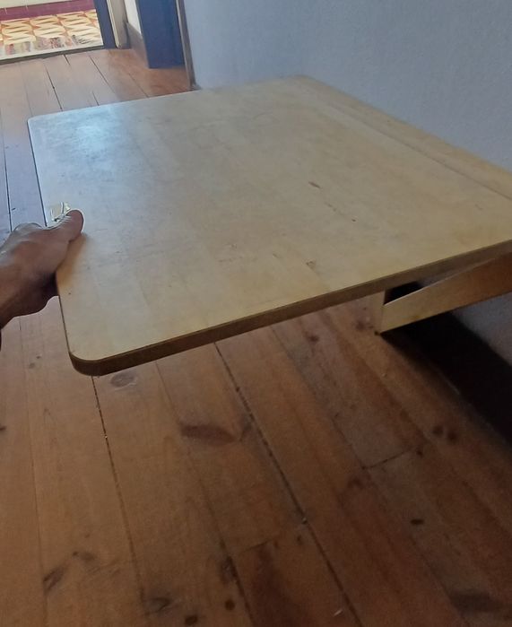 Mesa de parede dobrável