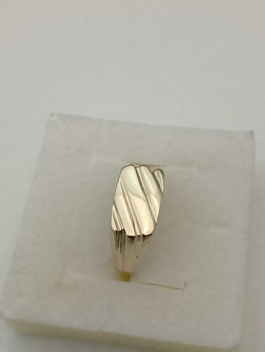 Złoty pierścionek 3,13 g