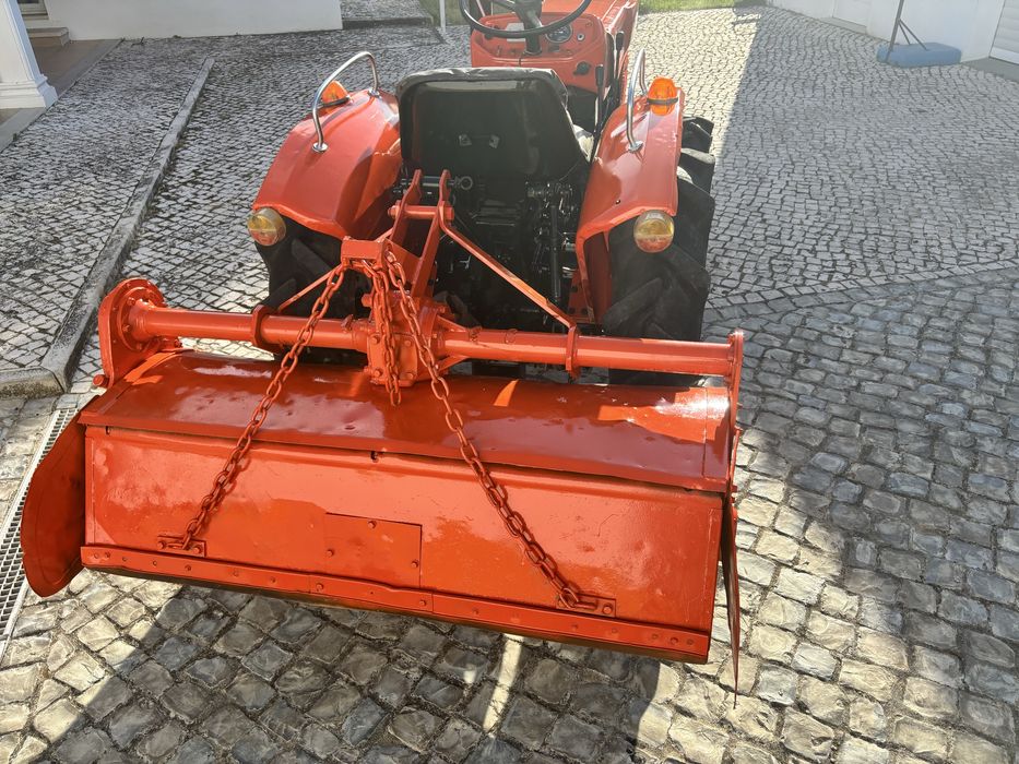 Trator Kubota L1500DT com fresa