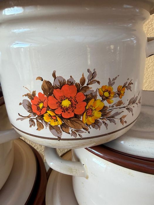 Emaliowane zestaw garnkow