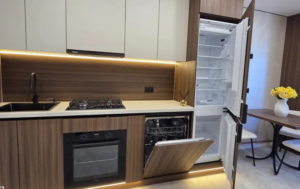 Продаж 3к квартири 75 кв. м на вул. Тролейбусна