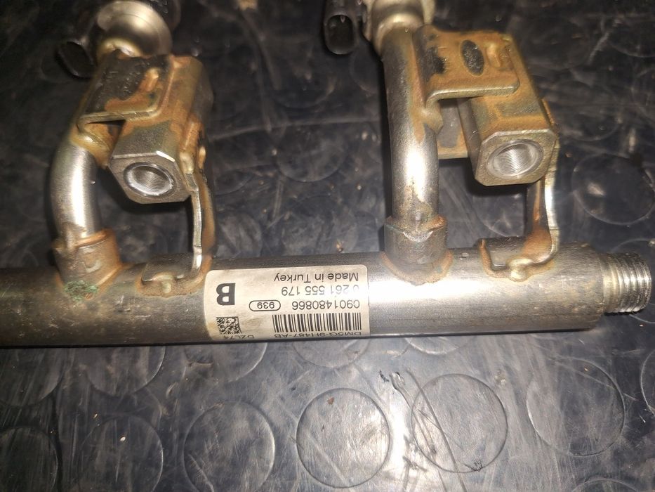 Varias peças do motor Ford 1.0 ecoboost