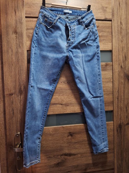 Jeansy z wyższym stanem