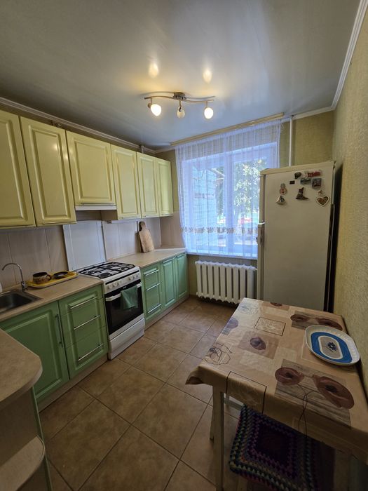 Здам подобово 3 кімнатну квартиру в центрі біля базару