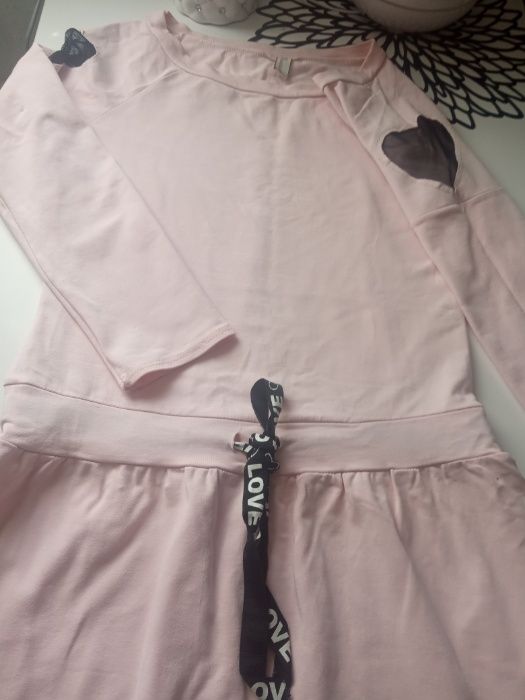 Taniej Pudrowa sukienka z siateczkami i wiązaniem w napisy st idealny