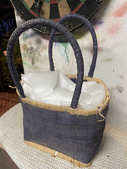 Cesta em verga e tecido