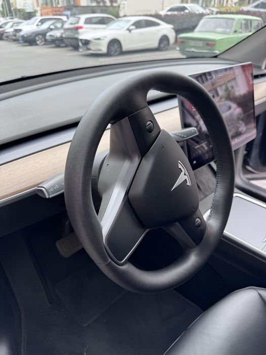 Tesla Model Y 2021 VIN LRWYGCEK0MC063496 фото оголошення 12 з 18