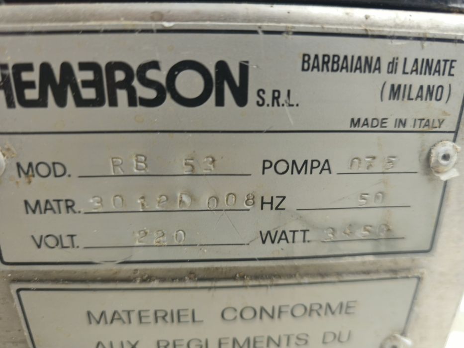Máquinas de lavar copos Hemerson RB 53 e Kromo Aqua 35, a funcionar, com cestos e acessórios