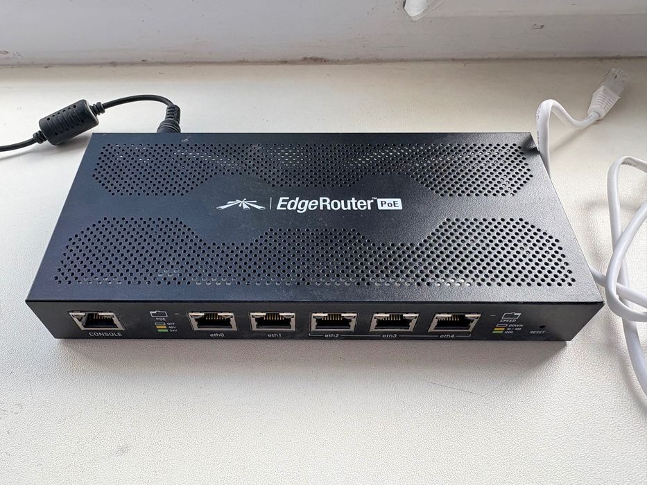 Маршрутизатор Ubiquiti EdgeRouter PoE (ERPOE-5)
