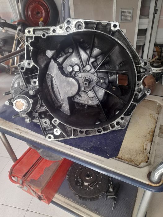 Vendo caixa de velocidades para peugeot  ou Citroën  5 veloc.