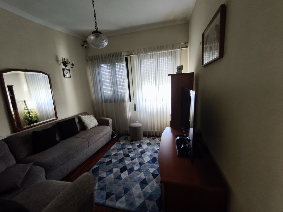 Prédio + 2 Apartamentos.