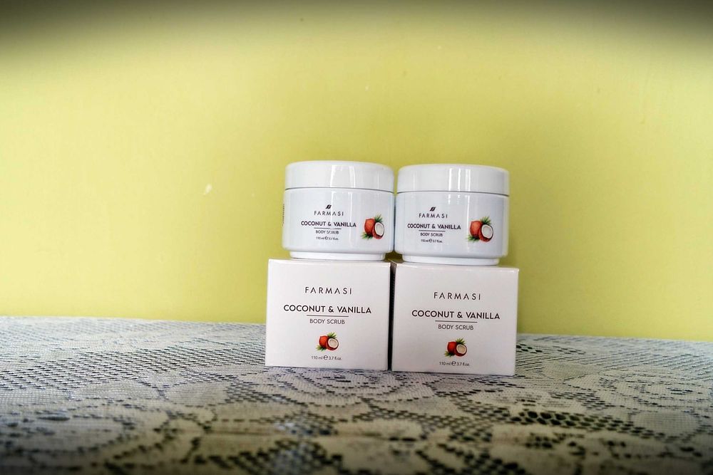 Peeling do ciała cocount&vanilla  zestaw 2 x 110 ml Farmasi
