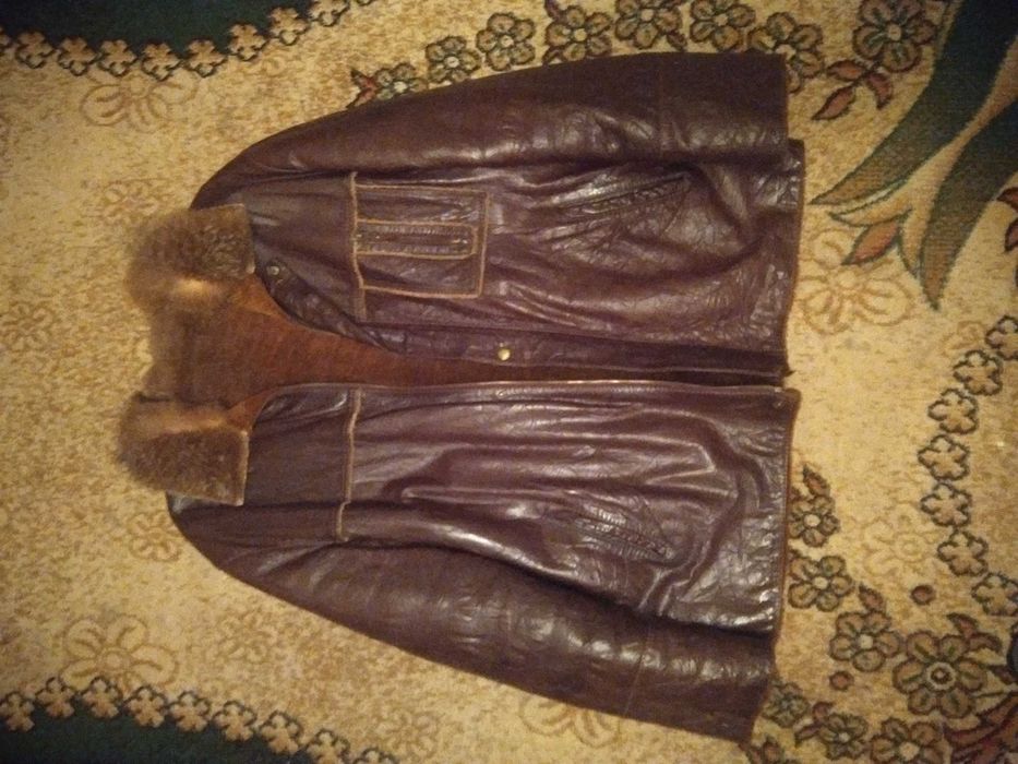 Продам кожаную мужскую 
зимнюю  курточку.