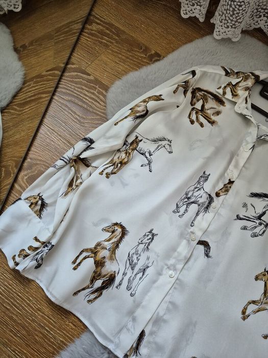 Одна на вибір атласна сорочка від Zara, S/M