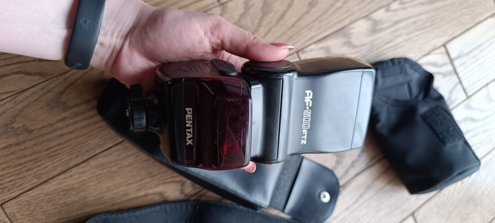 Цифрова камера  Pentax K10 D з трьома лінзами
