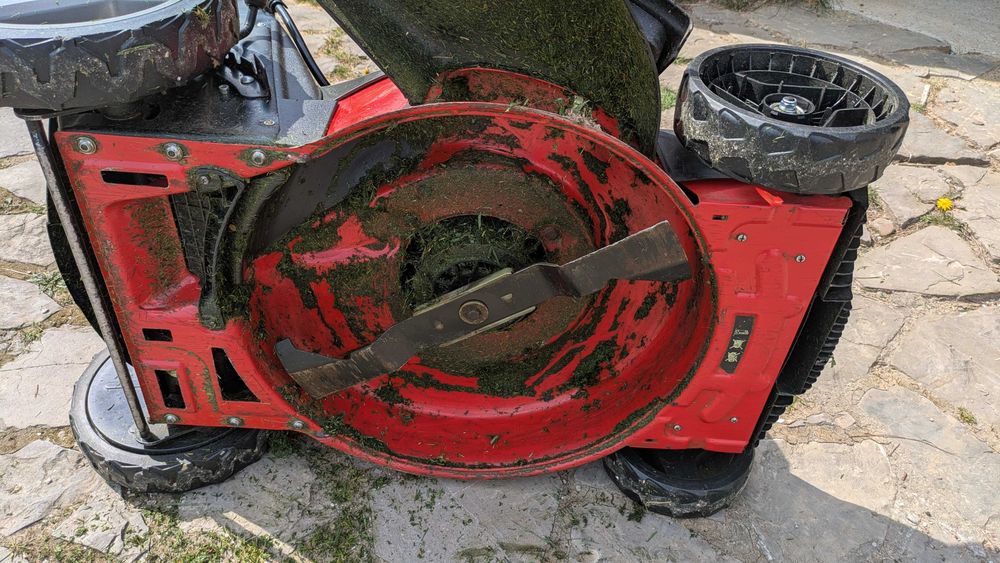 Kosiarka akumulatorowa z napędem 3x5.2Ah+ robot