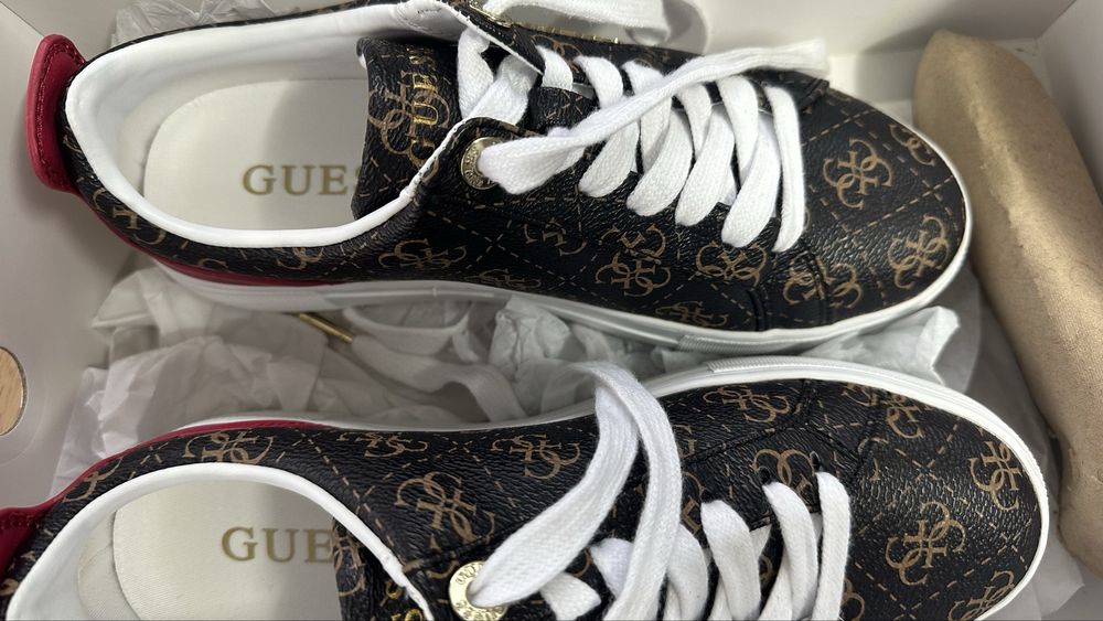 Sapatilhas da Guess castanhas