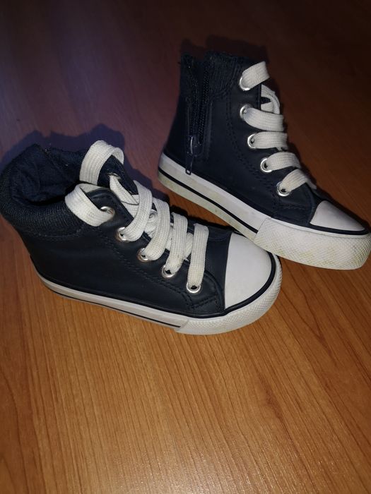 Tenis Zaara como novos
