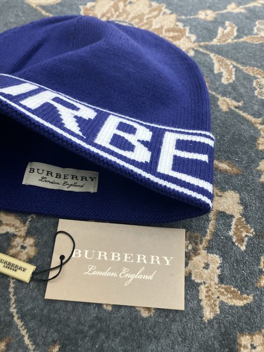 Czapka Burberry god