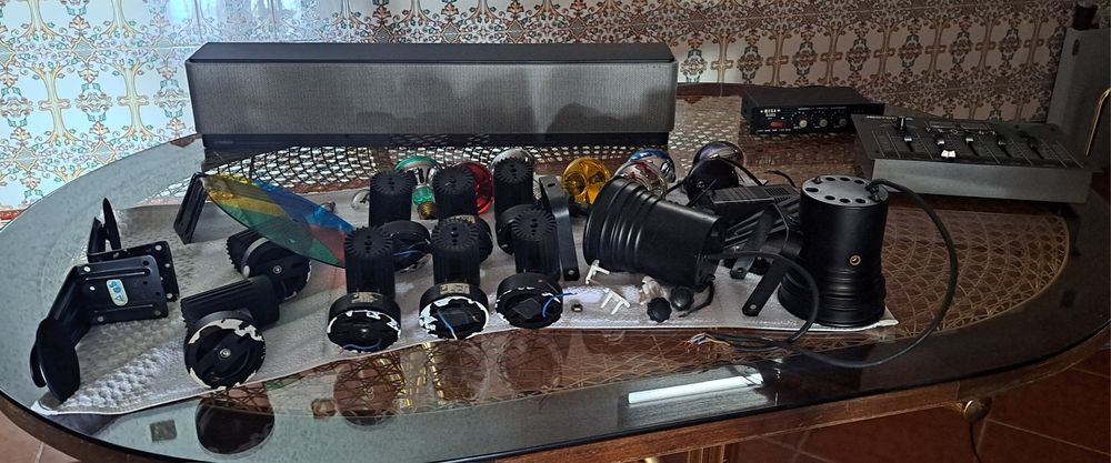 Selling various lamps, projectors, speaker column, and mixing console64729488845186123