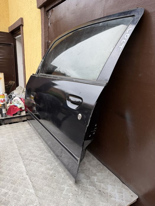 Дверь водителя Митсубиси кольт 08 mitsubishi colt