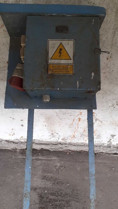 Sprzedam rozdzielnicę- elektryczną skrzynkę budowlaną.