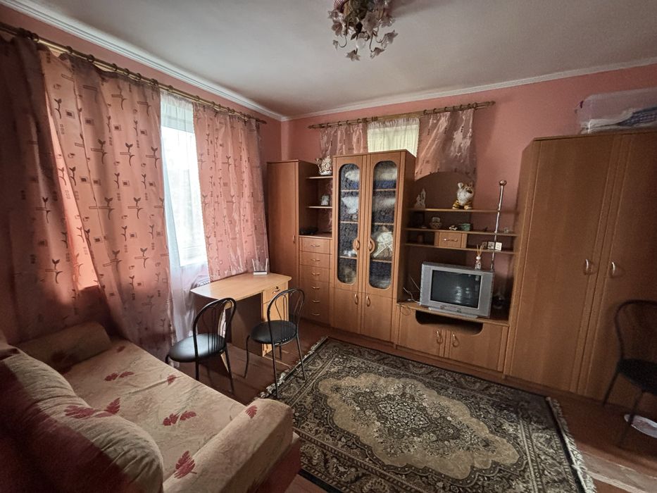 Продаж Будинок 75м². Ділянка 9 сот. Узин. Світло. Газ. Криниця. Центр